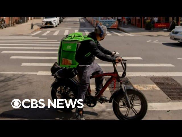 Food delivery drivers see low tips after pandemic peak