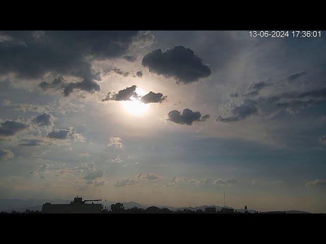 Timelapse Mexico City CDMX - Atardecer lento con algunas nubes que por momentos tapan al Sol