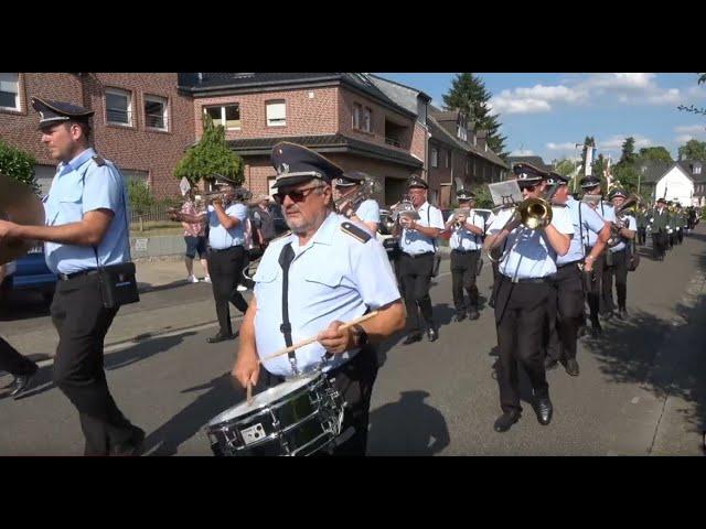 Schützenfest in der Zollfeste Zons: Der Dienstags Festumzug.