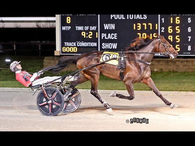 Jiggy Jog & Dexter Dunn won The Dayton Oaks Derby Grand Circuit Stake  $250,000 in 1.52,1 at Dayton.