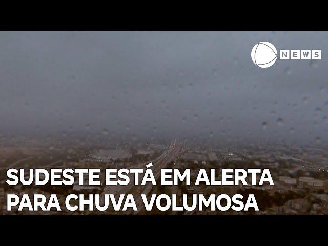 Região Sudeste tem alerta de chuva volumosa pra este final de semana