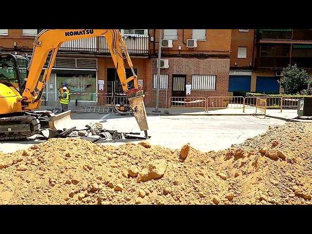 excavadora picando asfalto, el sonido más irritante que existe, oye oye.sonidos irritantes parte 14