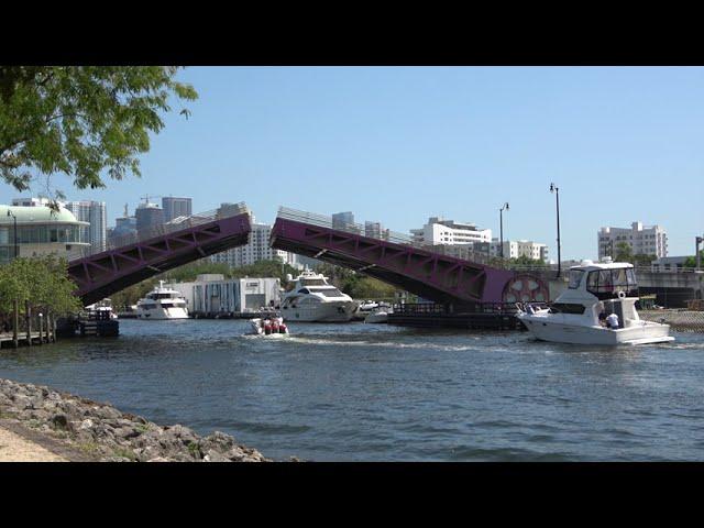 Miami River Drawbridge Opening and closing