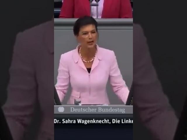 Sahra Wagenknecht grillt die Regierung