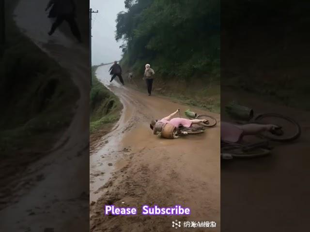 Amazing  Cute Lady Fall When Cycle  Riding #short #shortvideo #cutelady #cycle #ridingtime #shorts