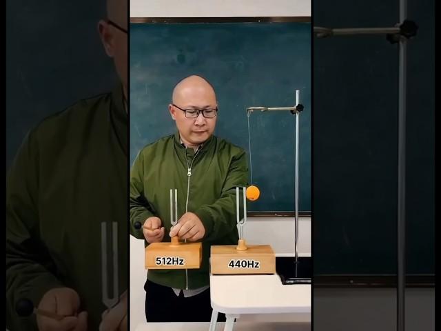 Эксперимент наглядно показывает, как работают вибрации и …