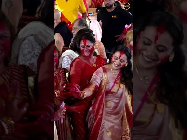 Rani Mukerji Plays 'Sindoor Khela', Dances At Durga Puja Pandal #bollywoodnow