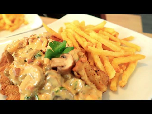 Schnitzel mit Pilzrahmsoße Rezept | Jägerschnitzel - Champignonrahmsauce kochen - Pommes