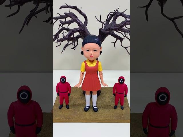 Funny Clay Bobbleheads Join the Squid Game Doll in a Red Light Green Light Match!