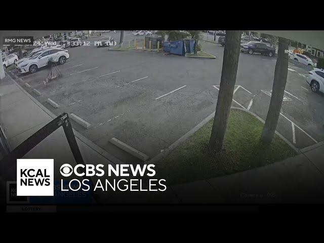 Video shows moments gunman opens fire in Mission Hills barbershop