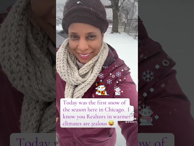 First snow Chicago #Realtor #ChicagoRealtor #Snowfall #ChicagoWinter #RealestateAgent #RealtorLife