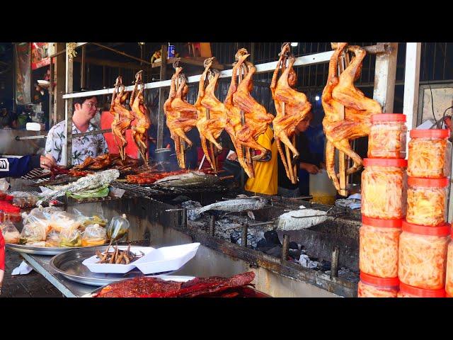 A very busy food selling! Grilled chicken,duck, fish and more pickled