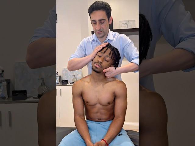 EXTREMELY LOUD AND SATISFYING NECK CRACK! #asmr #satisfying #osteopath #chiropractic