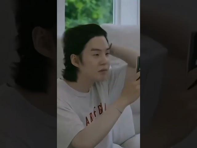 방탄소년단 슈가는 너무 귀엽고 잘생긴 소년이에요 #군대 #설탕 #멋있는 #거래 #바이러스의 #동영상 🫰