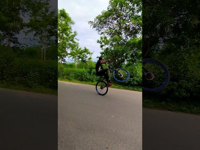 how to cycle wheelie mountain bike #shorts strava cyclen #cycle #short