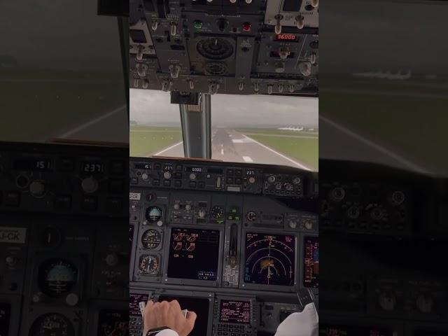 Посадка самолета B-737 NG во Внуково