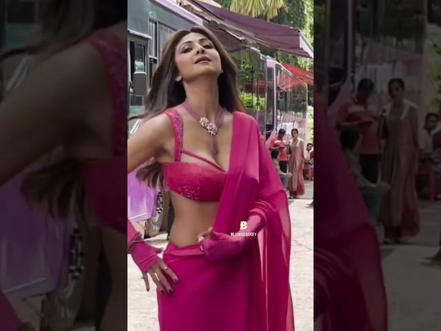 Shilpa Shetty In Saree Looks Stunning #shorts #ytshort #bollywood #viral #shilpa #dhadkan