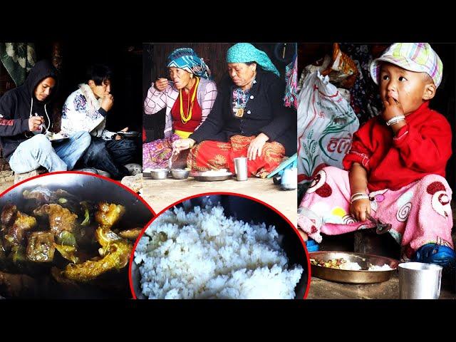 Jina's mom & brother Come to see Jonson II Lamb meat curry at dinner@pastorallifeofnepal