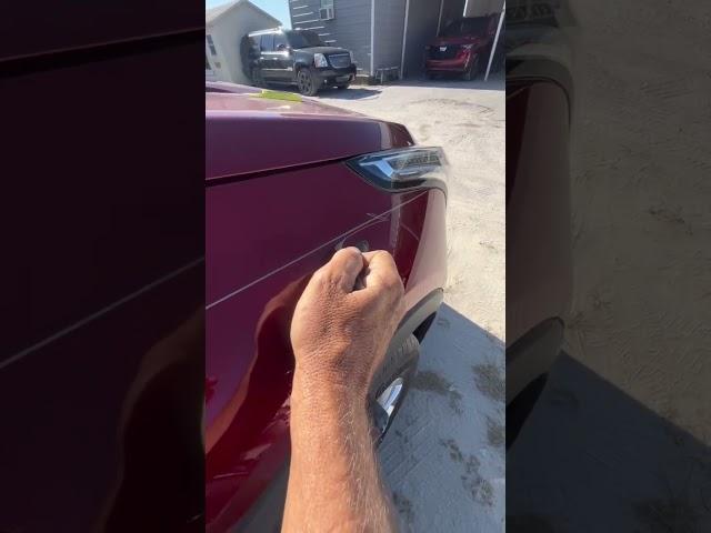 Quick scroll design in this painted pinstripe on a Cadillac