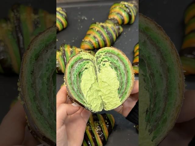 Artistic Matcha Croissant #たもグルメ #japanesefood