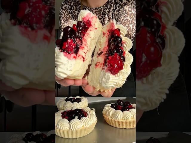 Red fruit and mousseline cream cake