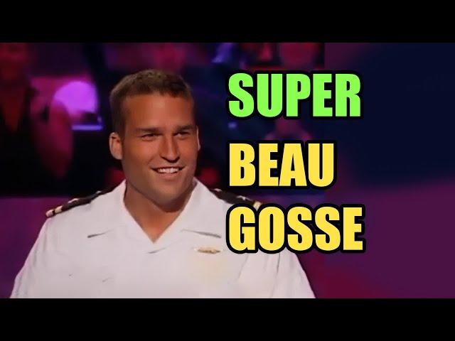 LA PRÉSENTATRICE TOMBE SOUS LE CHARME D'UN CANDIDAT BEAU GOSSE dans " Qui veut gagner des millions "