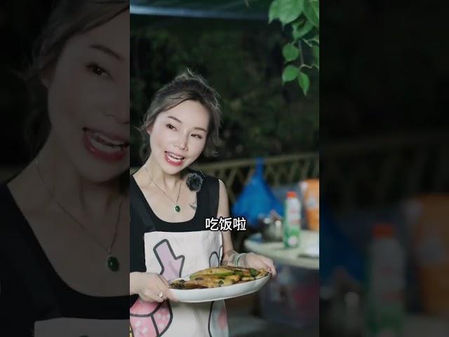 今天给阿英做一个辣椒晾鱼肉吃吃 #农村美食#美女 #美食 #公主厨房