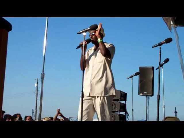 Maurice The Voice Watts sets the stage for Dennis Edwards' Temptations Review