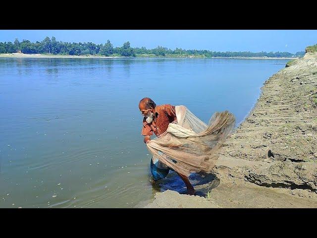 Amazing Rainy Day Net Fishing - Cast Village Net Fishing Video - Traditional Cast Fishing