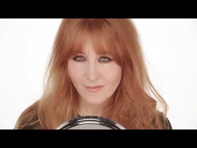 Smokey Eye 'Til I Die: Charlotte Tilbury's Signature Smokey Eye Tutorial On Herself