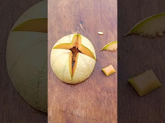 "Genius Cutting Trick! Unique Way to Slice Melons Like a Pro!"Tags: #ViralHack #FruitCutting