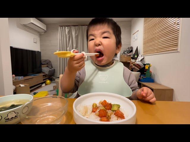 【3歳】ポキ丼を食べる！ [3 years old] Eating a bowl of poke-don!