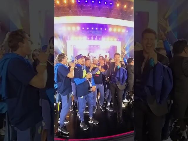 @BandaMS junto a @clubamerica  demostrando como se festeja un GRAN TRICAMPEONATO   #BandaMS