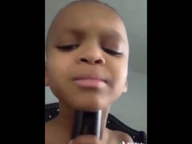 Kid uses grandmas voice box for auto tune Ребенок использует  голосовой аппарат для настройки