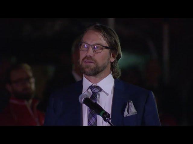 Peter Forsberg hyllas av Modo Hockey i Fjällräven Center 26/2 2015