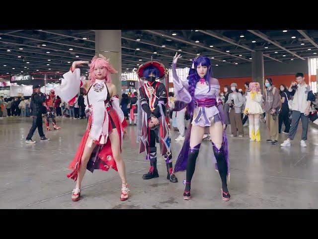 Shanghai Comic show! Yae Miko and Raiden Shogun dance with other cosers#cosplaygirl #kawaii