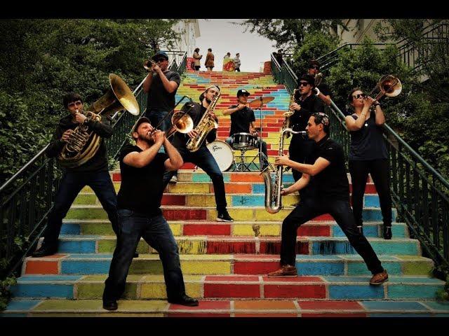 Velcros Brass Band - Crazy In Love Remix