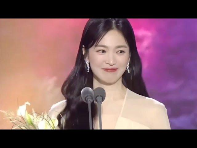 Song Hye Kyo didn't forget Song Joong Ki  2023 Baeksang Awards Song Song Couple Moment