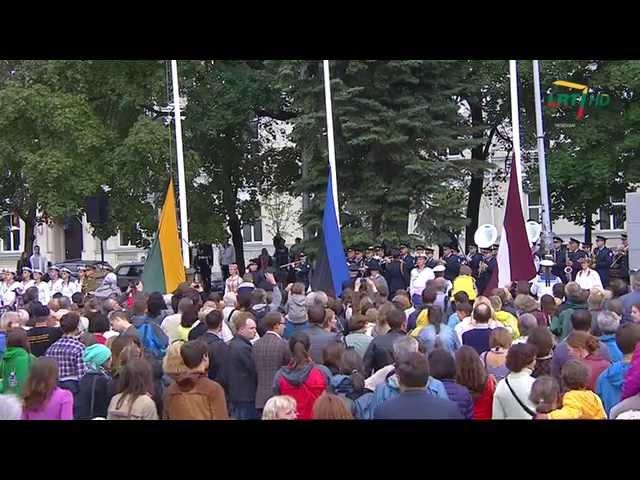 Trijų Baltijos valstybių vėliavų pakėlimo ceremonija (2014 08 23) HD