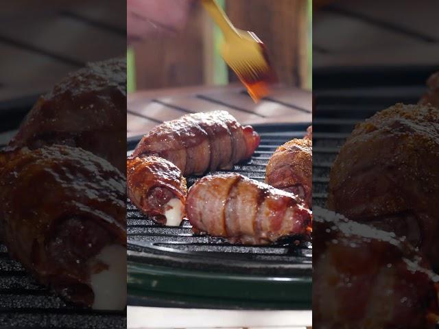 Закуска «мясные лобстеры» в керамическом гриле Green Kamado