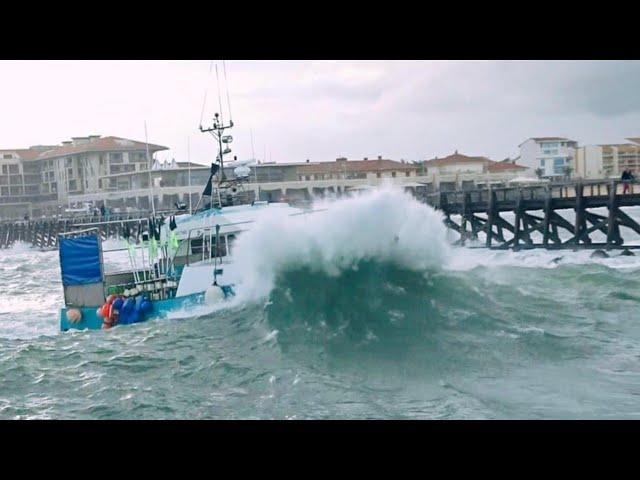  DANGER GROSSE HOULE, ENTRÉE ET SORTIE DANGEREUSES POUR LES BATEAUX À CAPBRETON. BIGWAVES 