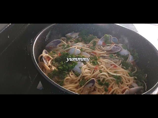 How I cooked spaghetti with cockles for our dinner, yummy and delicious.