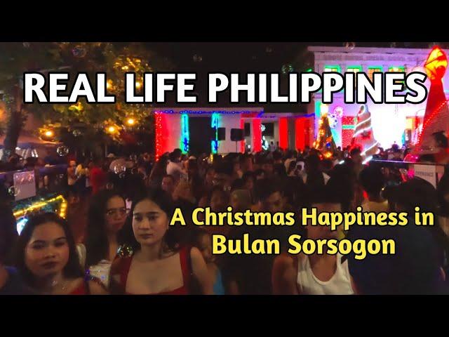 See the Joy of the Locals from Bulan Sorsogon because of the Opening of Simple Christmas Village