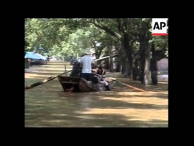 Residents of Changsha City battle to save homes from flooding