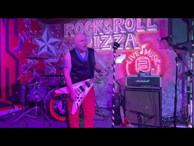 Metal Health - Quiet Riot tribute - Guitar Shredding ! @ Rock And Roll Pizza - Simi Valley.