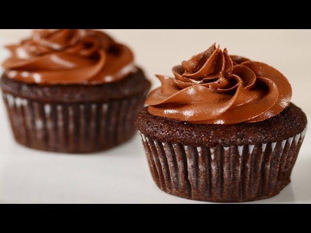 Banana Chocolate Cupcakes Recipe Demonstration - Joyofbaking.com