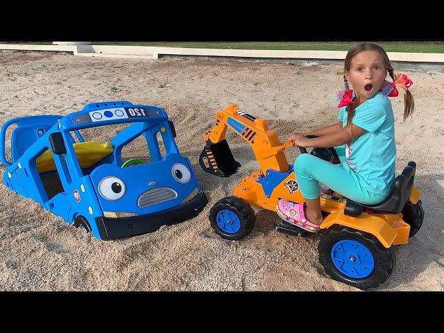 Sofia rescues a Mini bus and plays in the sand