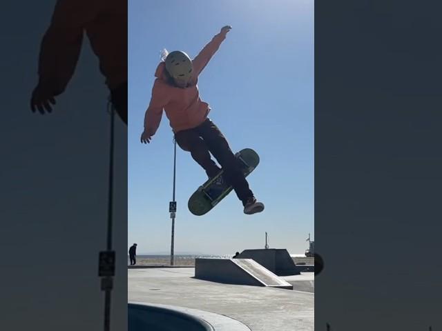 Skateboard Trick Flying Flamingo @DanCorrigan @TonyHawk @authenticandyanderson  by ​⁠db