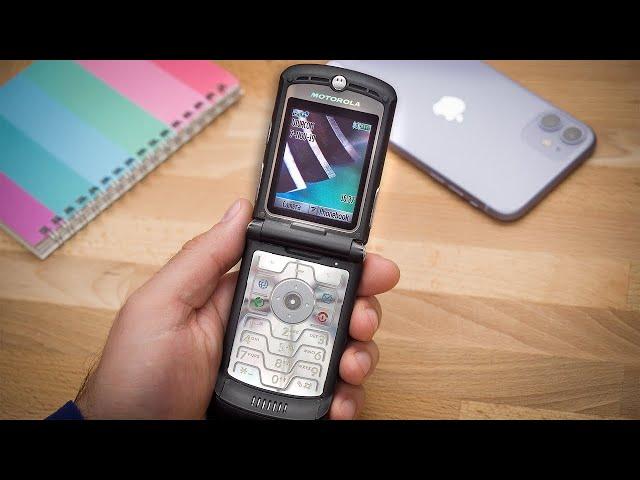 The Motorola RAZR V3 Was The Coolest Phone In The World