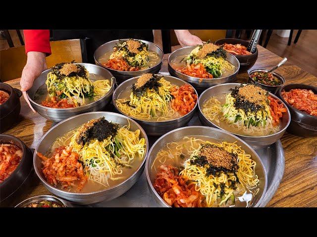 A bomb feast with huge portions - Noodles / Korean Street Food